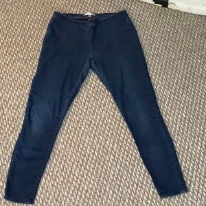 Jennifer Lopez dark jeggings